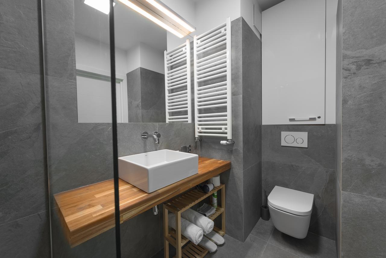 Benthos Towarowa Apartment *